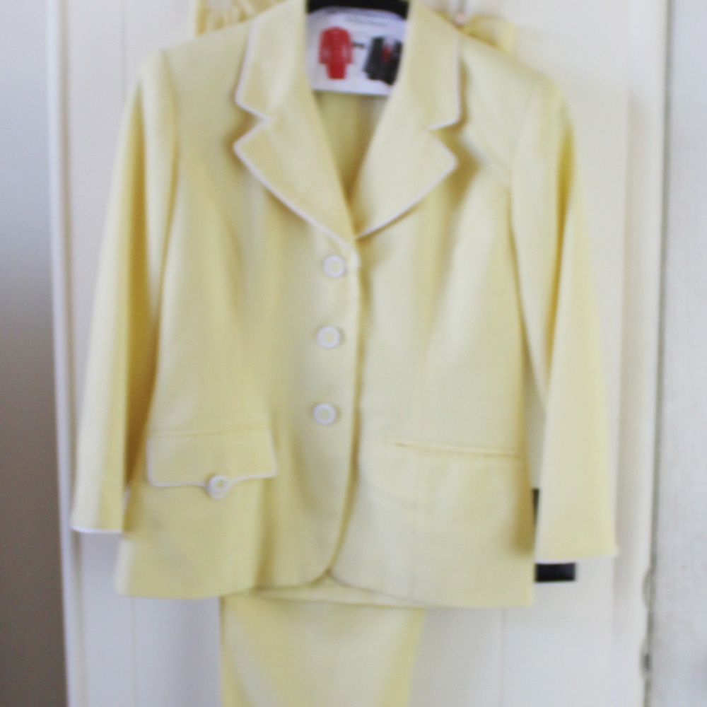 Yellow HBS LTD Ladies Pant Suit Size 6